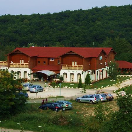 Bed and Breakfast Pollushof Panzio Es Etterem Csolnok Экстерьер фото