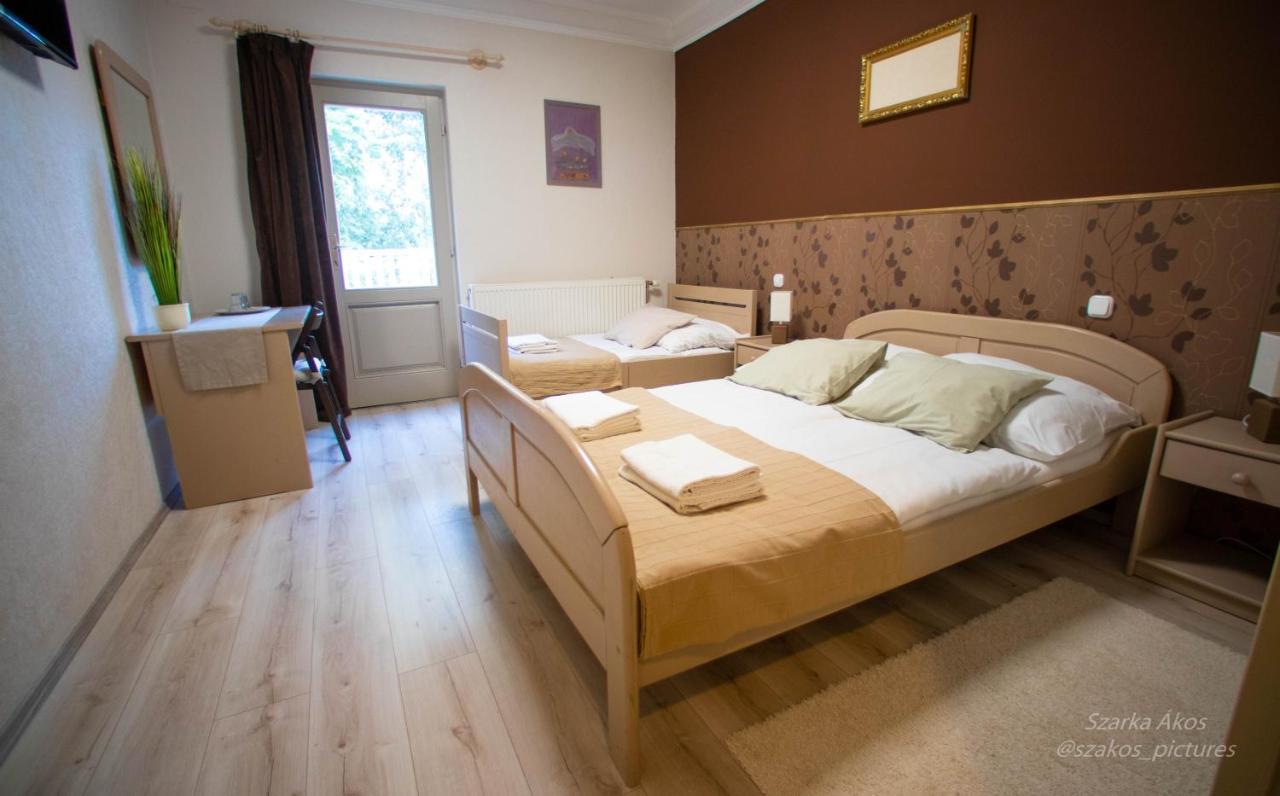 Bed and Breakfast Pollushof Panzio Es Etterem Csolnok Экстерьер фото