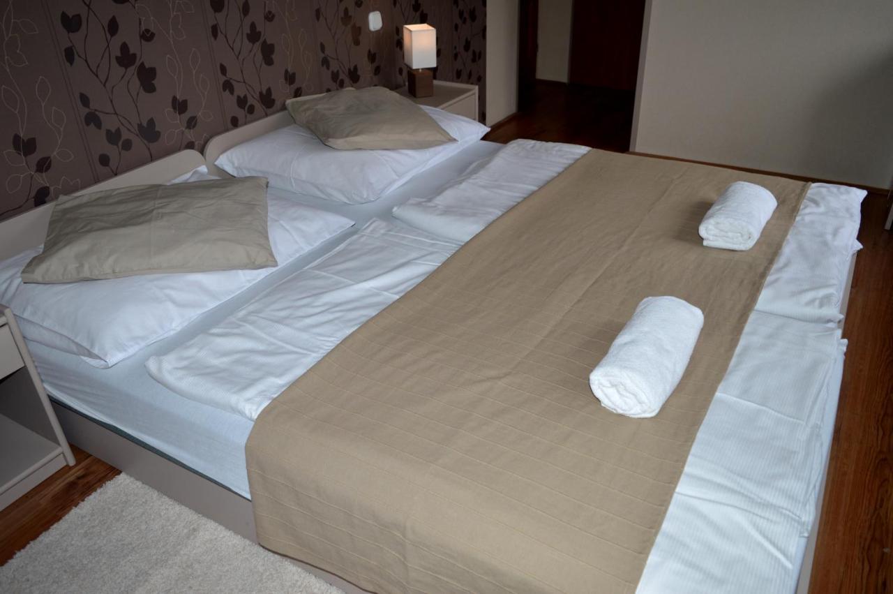 Bed and Breakfast Pollushof Panzio Es Etterem Csolnok Экстерьер фото