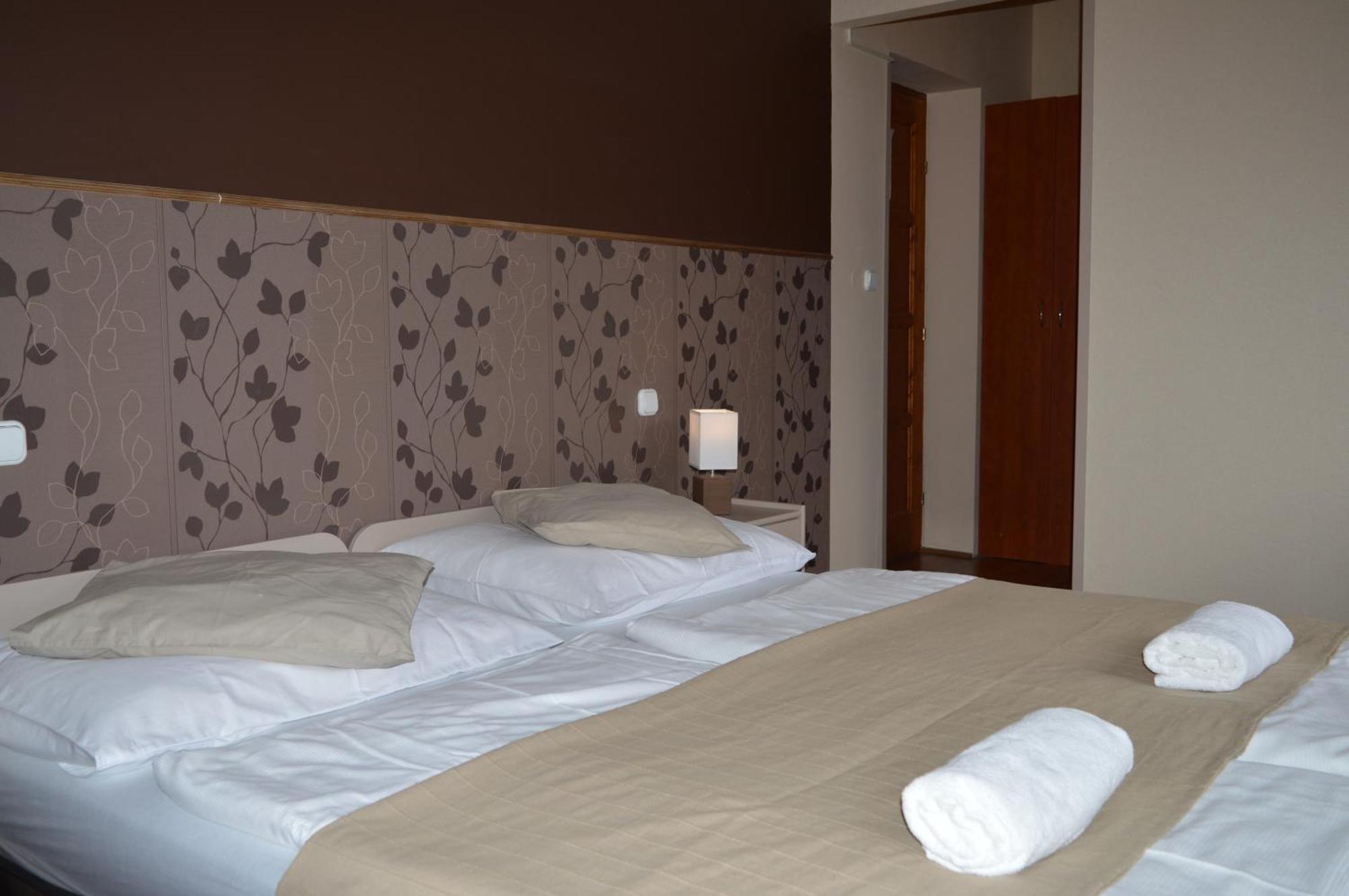 Bed and Breakfast Pollushof Panzio Es Etterem Csolnok Номер фото